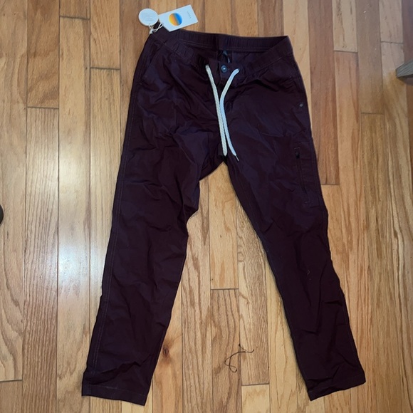 Vuori Pants - NWT Women’s Chestnut Colored Large Ripstop Pants but with a Discrepancy in pics
